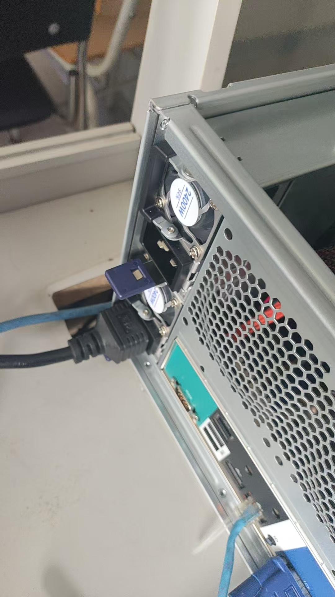 系统变卡顿可能是冗余电源惹的祸